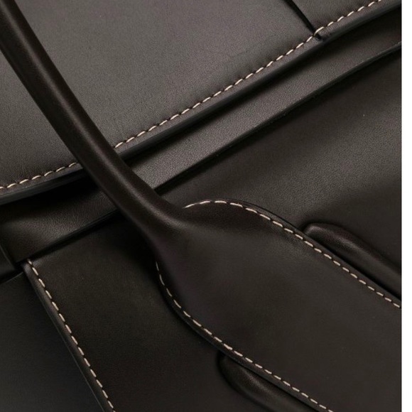 AUTHENTIC BOTTEGA VENETA TOTE - Picture 6 of 15